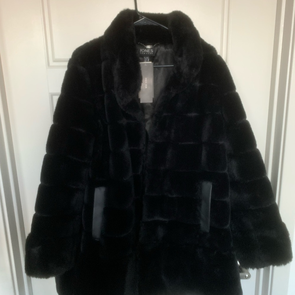 XL/TG Jones New York Black Faux Fur Coat